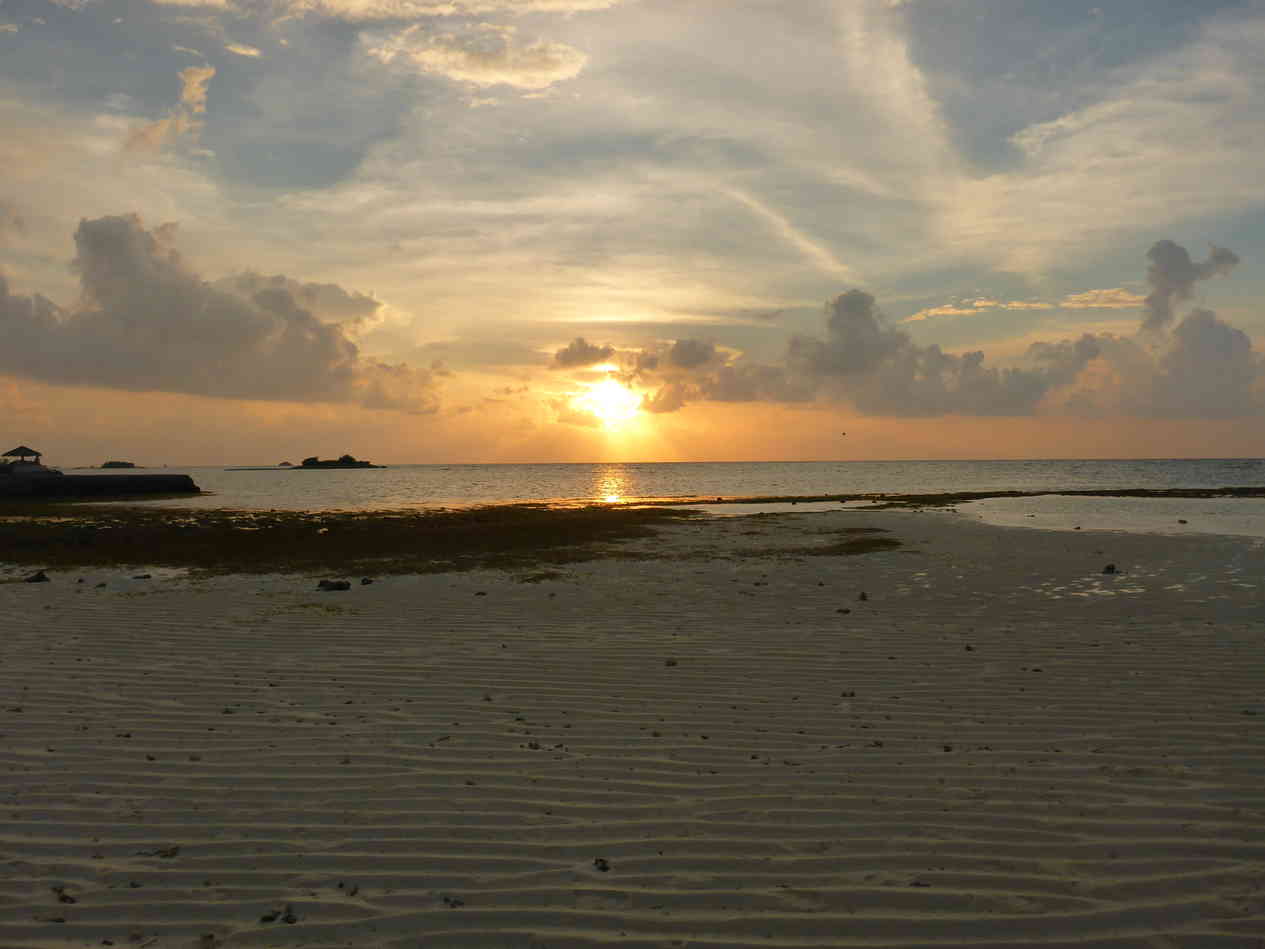 http://www.8ung.at/anyone/ereignisse/13malediven/index.html