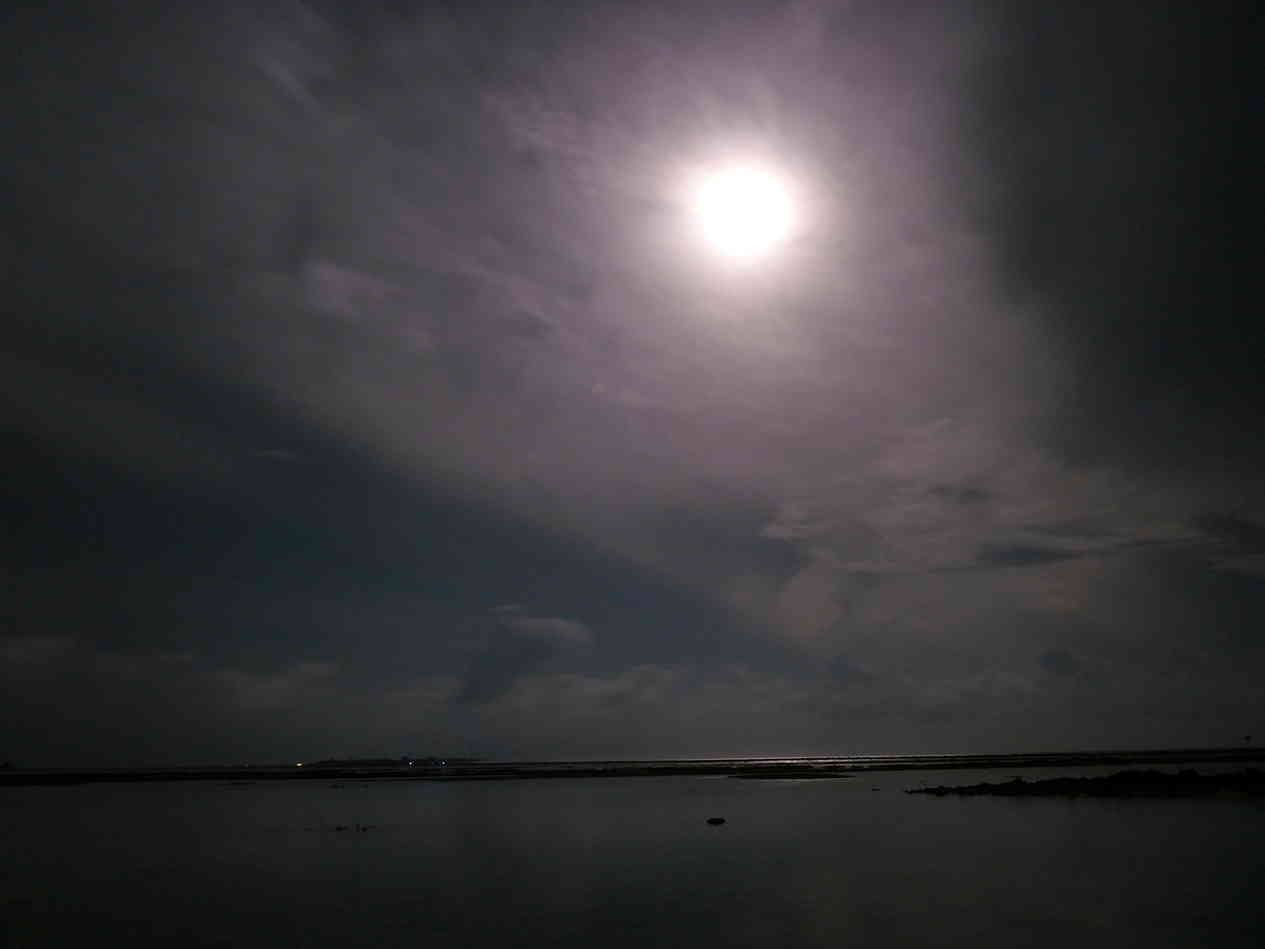 http://www.8ung.at/anyone/ereignisse/13malediven/index.html